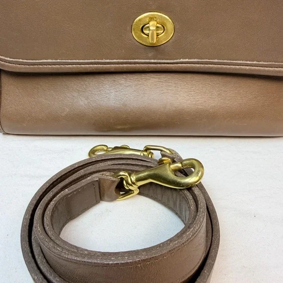 Coach Vintage Court Taupe Brown Leather 9870 Hangtag Brass Crossbody Strap Slots - Picture 2 of 16